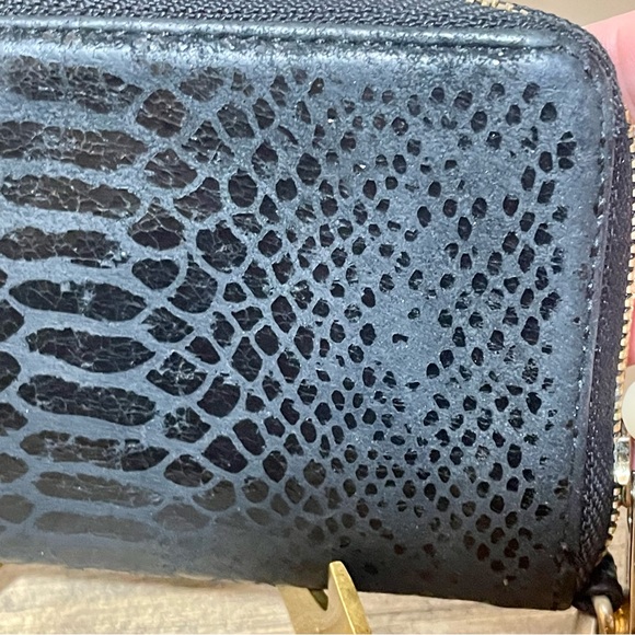 Michael Kors snakeskin embossed black wristlet with gold hardware - Picture 5 of 5